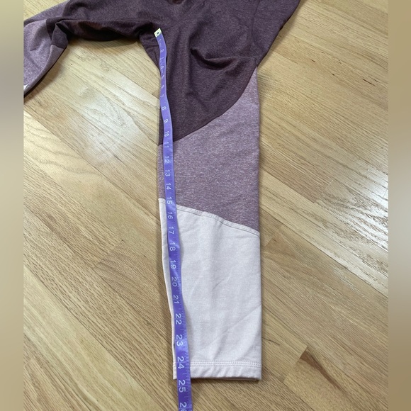 Old Navy Active Elevate ColorBlock Leggings Size Medium in Excellent Condition - Picture 9 of 11